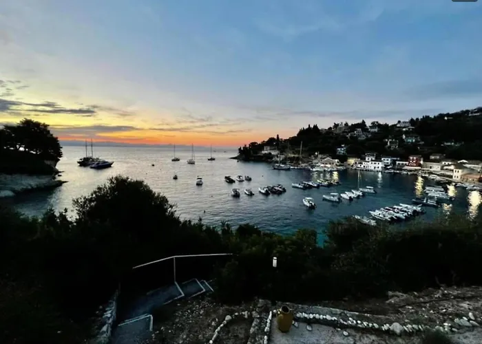Aronis Spyros Panoramic Seaview Rooms